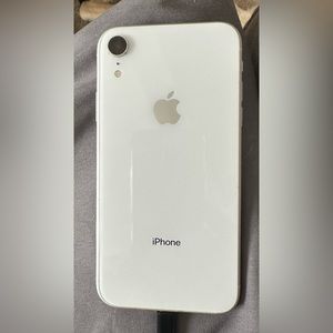 Verizon White IPhone XR 128 gb works perfectly! Needs a new screen.Case included